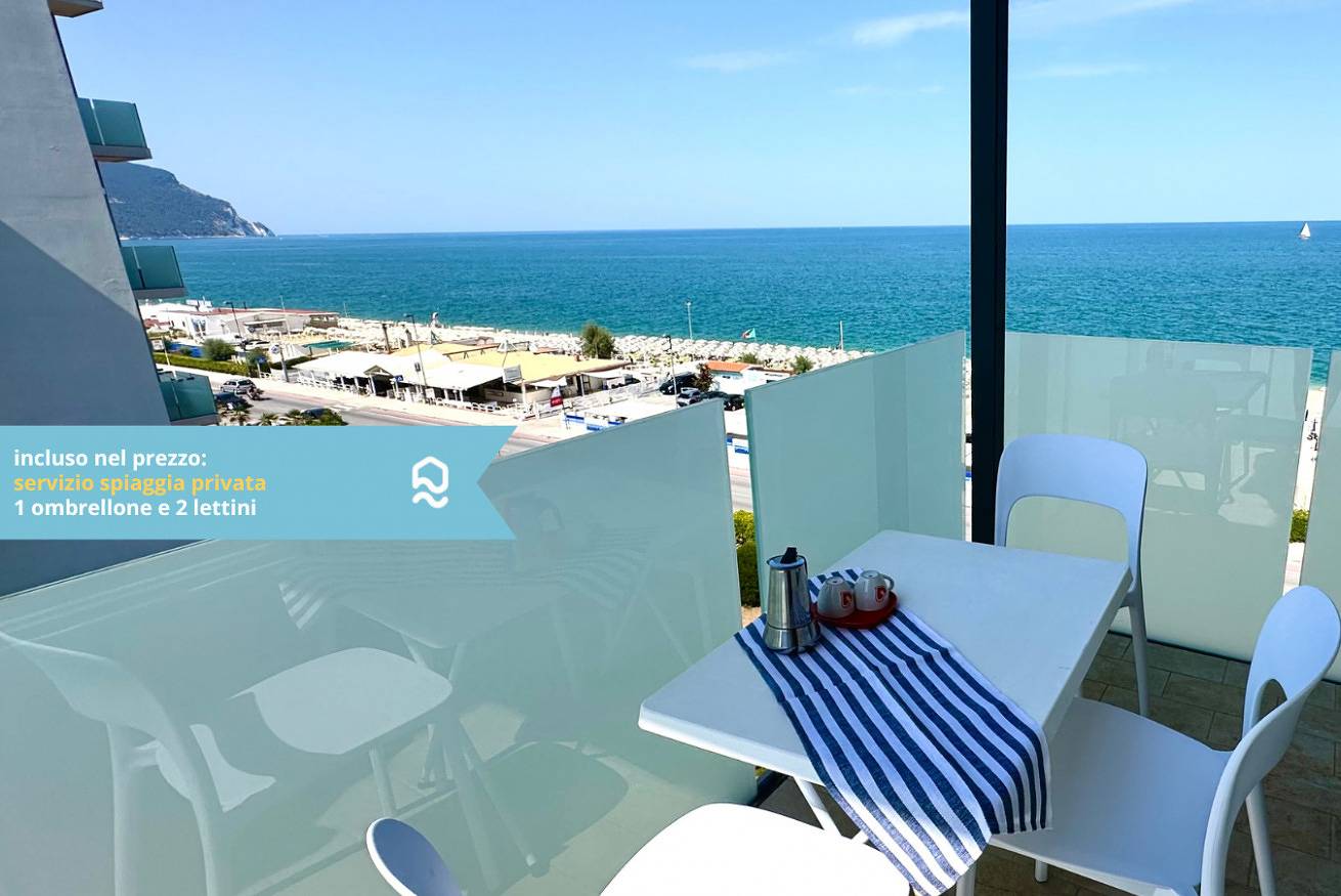 Entire apartment, M413 - Marcelli, four-room beachfront apartment with view and private beach in Riviera del Conero