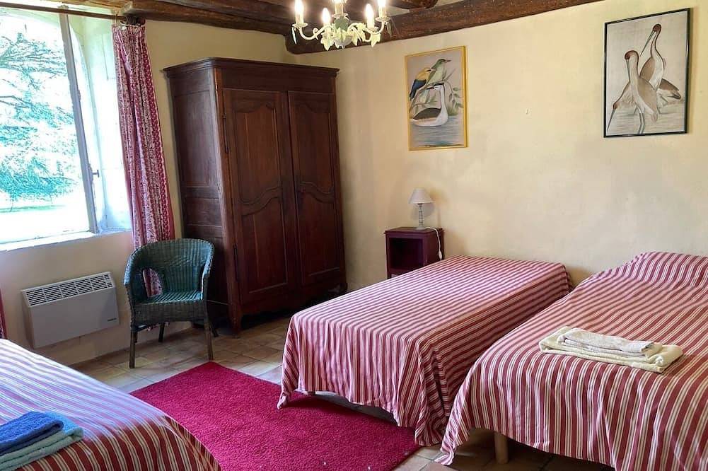 Countryside house in a family property in Vereaux, in the Berry in Vereaux, Saint-Amand-Montrond