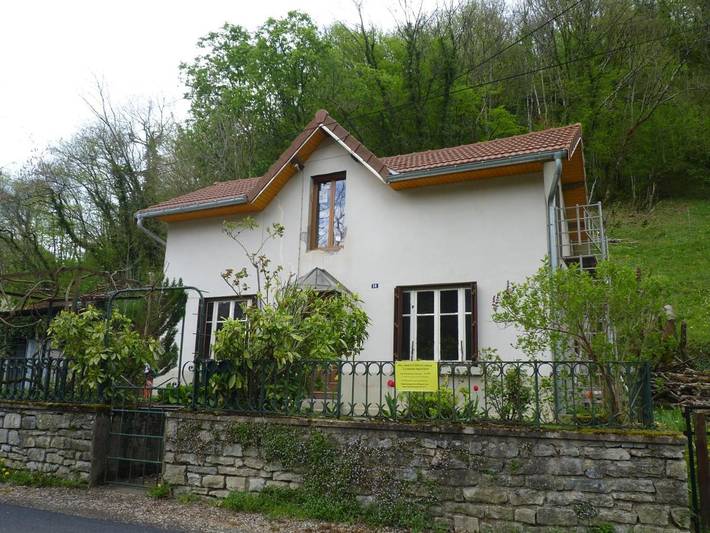 Gîte pour 3 personnes, avec Terrasse ainsi que Jardin et Vue à Baume-les-Dames
