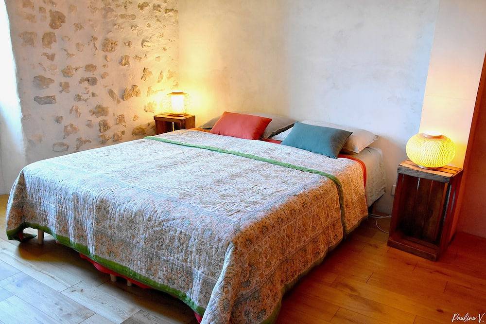 Maison de charme  avec jardin de curé dans petit village entre Nîmes et Uzès in Dions, Région de Nîmes