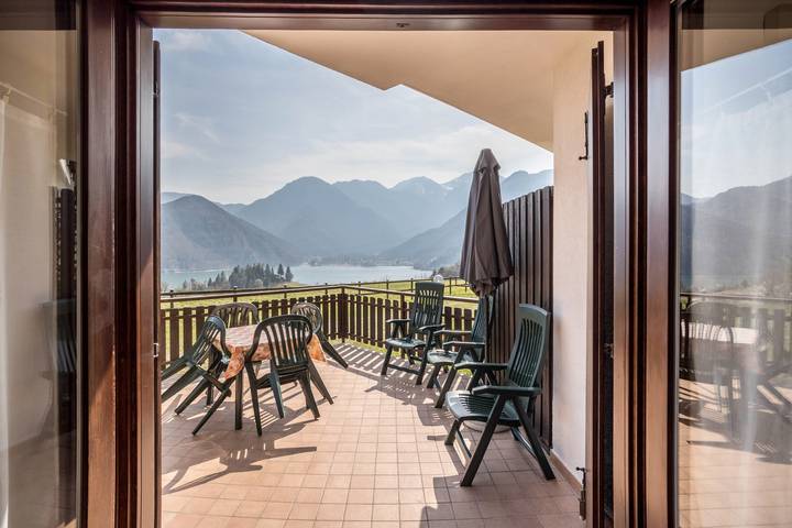 Ferienwohnung für 5 Personen, mit Garten und Seeblick in Ledro