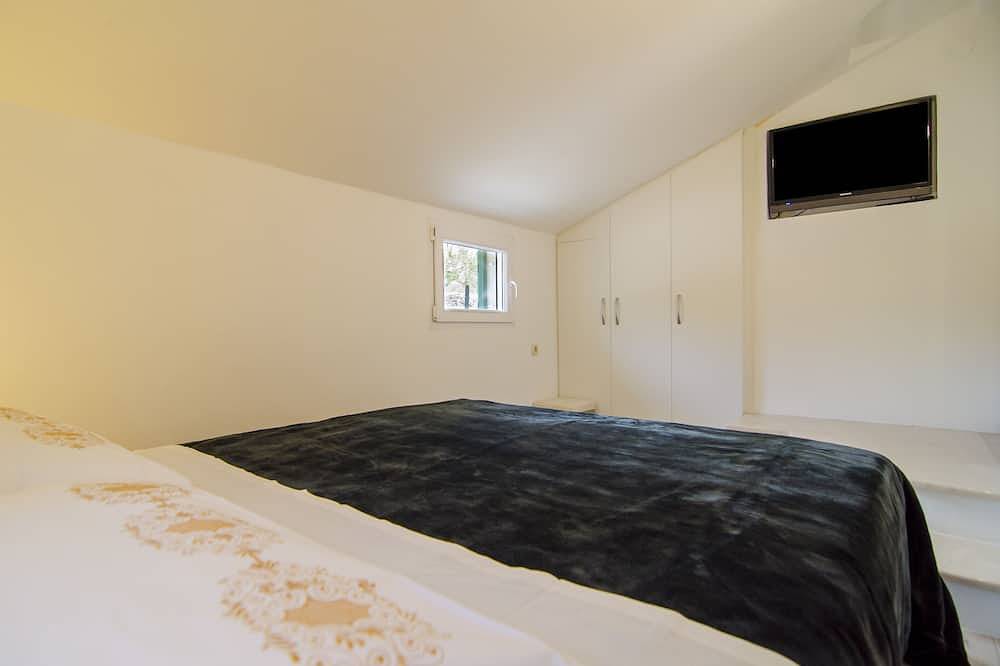 Holiday Home Bliss - Vakantiehuis met buitenzwembad en zeezicht (St) in Splitska, Brac