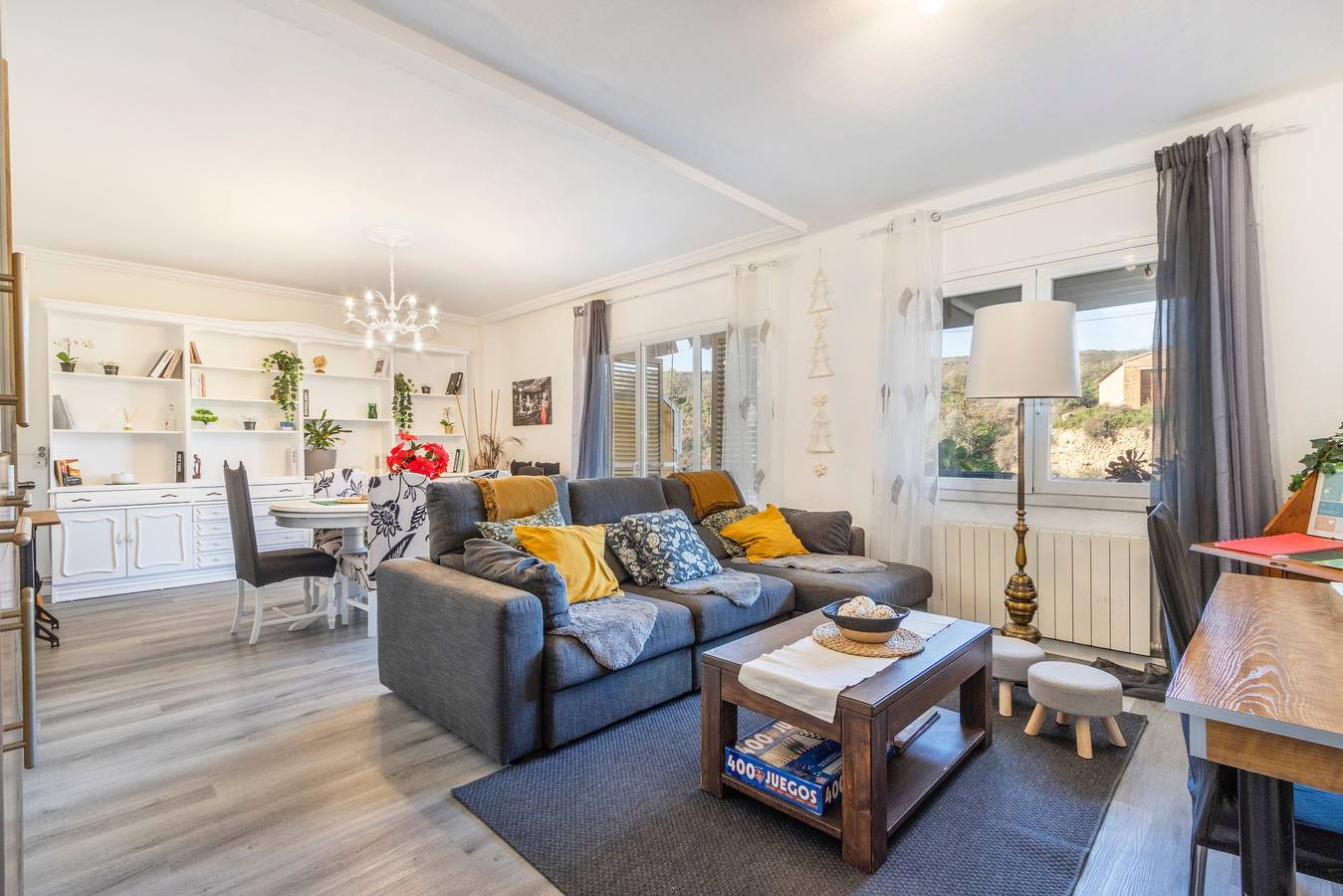 Appartement entier, Appartement 'Pablo et Francisca' avec vue sur la montagne, terrasse privée et Wi-Fi in Alfarràs, Costers del Segre