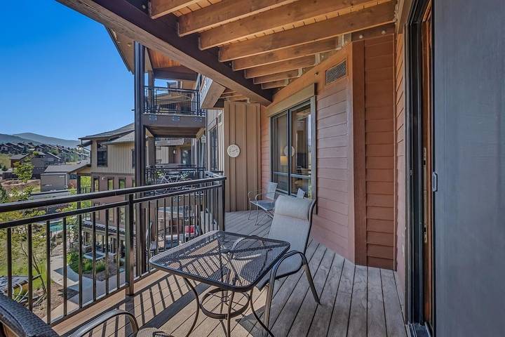 Vacation rental for 7 people, with balcony and hot tub as well as pool in Steamboat Springs