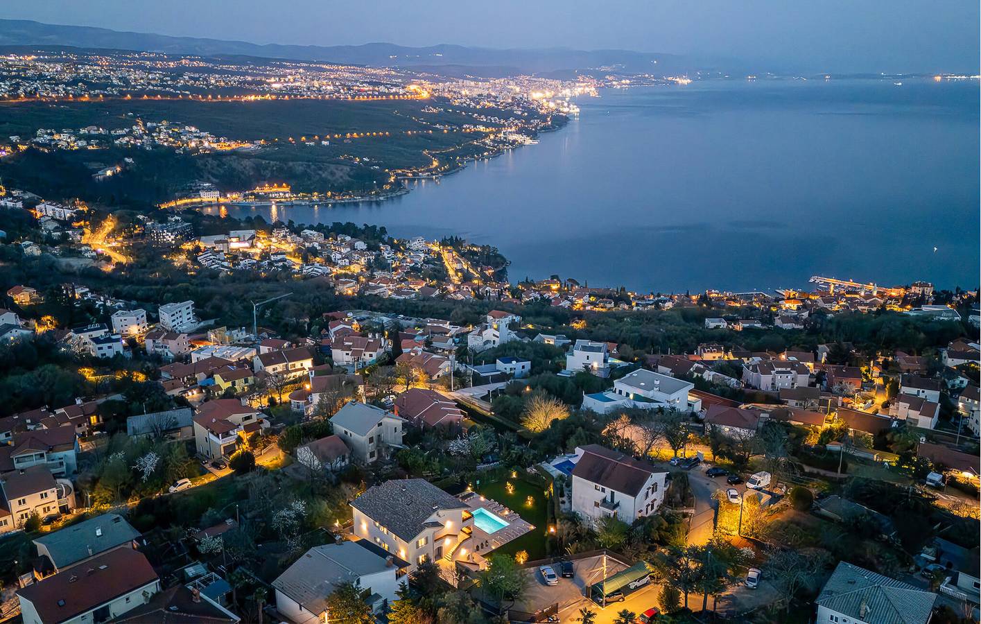 Apartamento con vistas al mar, piscina, aparcamiento y wifi - A 2,5 km de la playa in Opatija Riviera