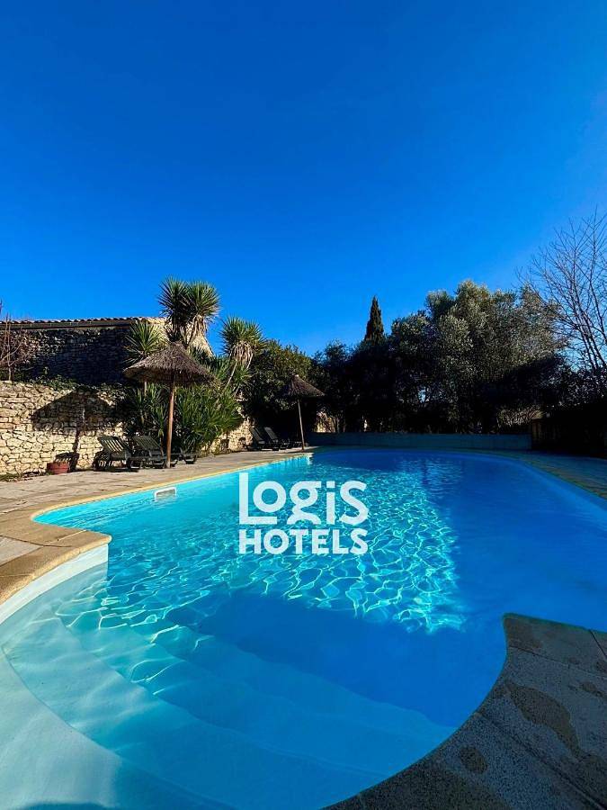 Hôtel pour 2 personnes, avec vue et jardin ainsi que piscine et terrasse à Saint-Geniès-de-Malgoirès