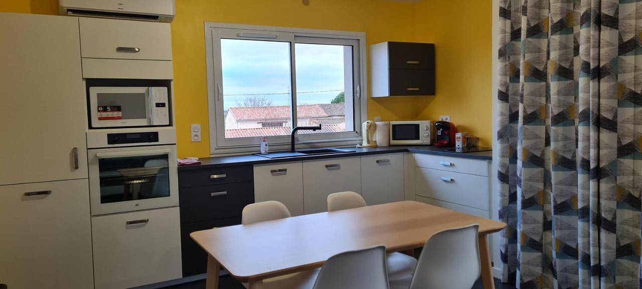 Appartement entier, One-Bedroom Apartment in Montamisé, Vienne (France)