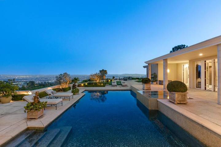 Villa pour 16 personnes, avec jacuzzi ainsi que terrasse et piscine, animaux acceptés à Beverly Hills - 3