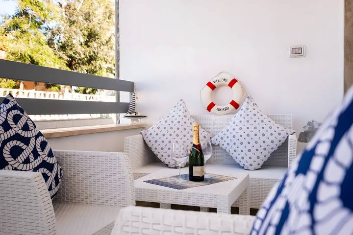 Vakantiehuis 'Il Nido Sul Mare' met Uitzicht op Zee, Gedeeld Terras en Airconditioning in Porto Cesareo, Golf van Tarente
