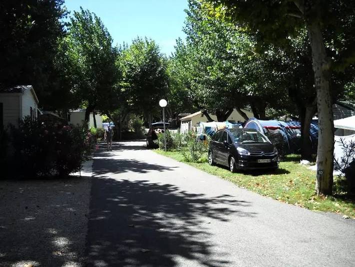 Mobil home pour 5 personnes, avec terrasse et piscine à Carcès - 3