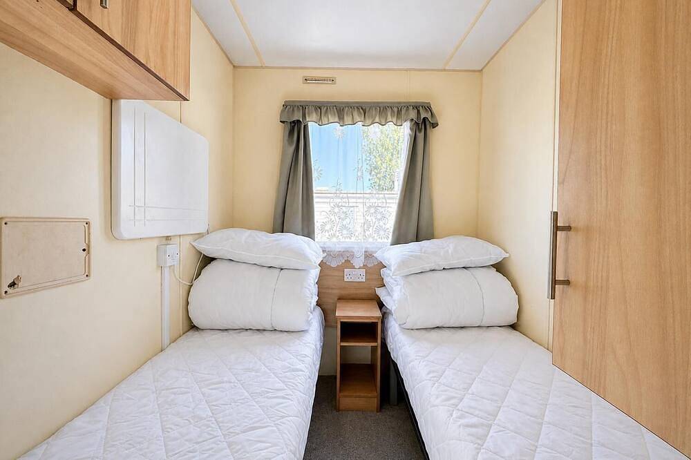 Homely 8 berth caravan at Highfield Grange in Essex in Clacton-on-Sea, Essex
