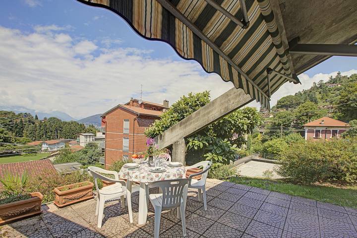 Location de vacances pour 4 personnes, avec vue sur le lac à Laveno-Mombello