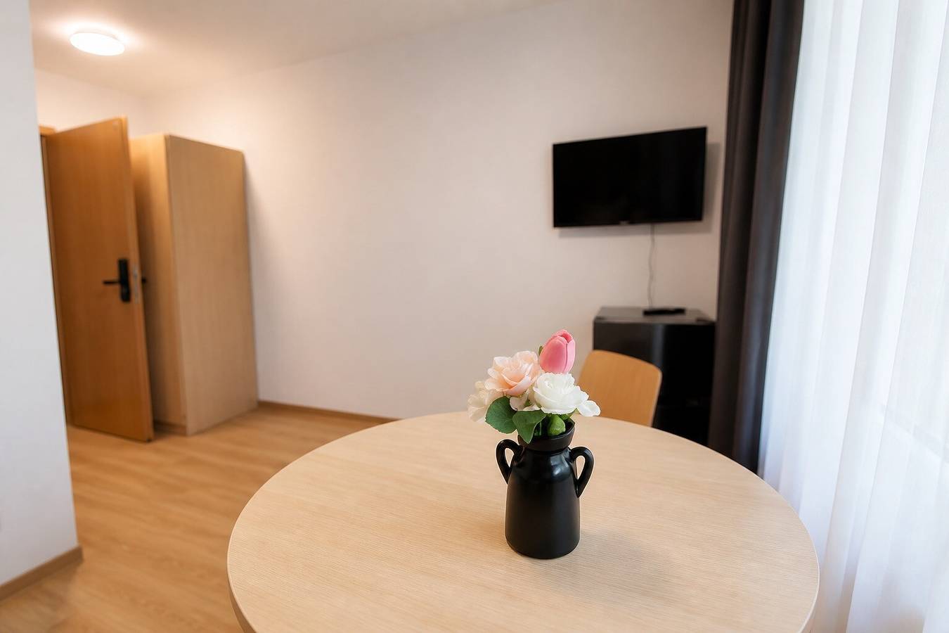 Einzelzimmer mit eigenem Wc, Gemeinschaftsküche und Wlan in Lübeck (Stadt), Lübeck