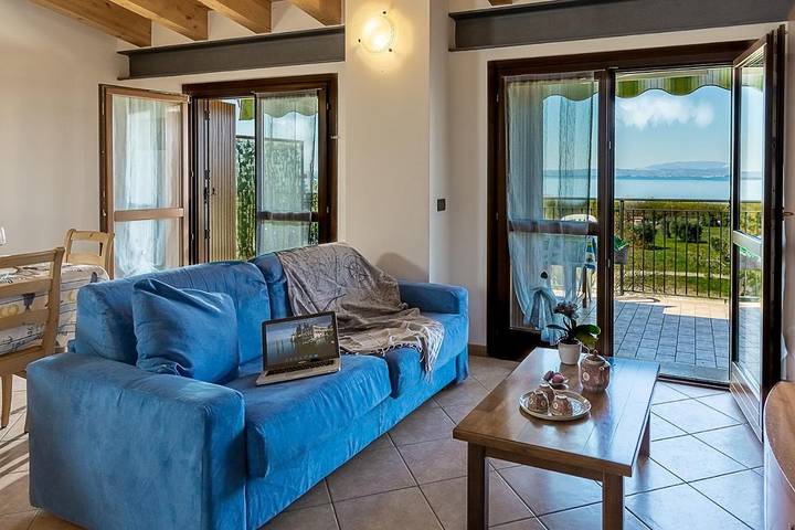 Ferienwohnung für 5 Personen, mit Balkon und Terrasse sowie Seeblick