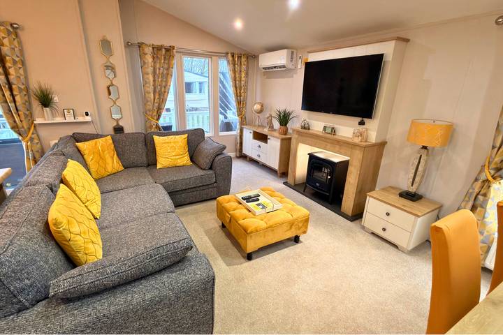 Lodge für 6 Personen, mit Balkon und Whirlpool sowie Pool in England