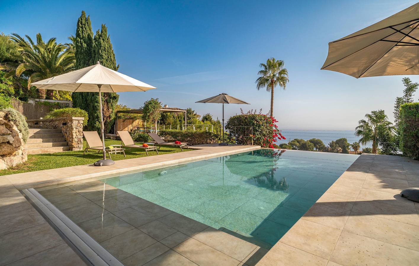 Luxus-Wohnung mit Pool, Terrasse & AC - Nähe Playa Cantarriján (Nudista) in La Herradura, Almuñecar