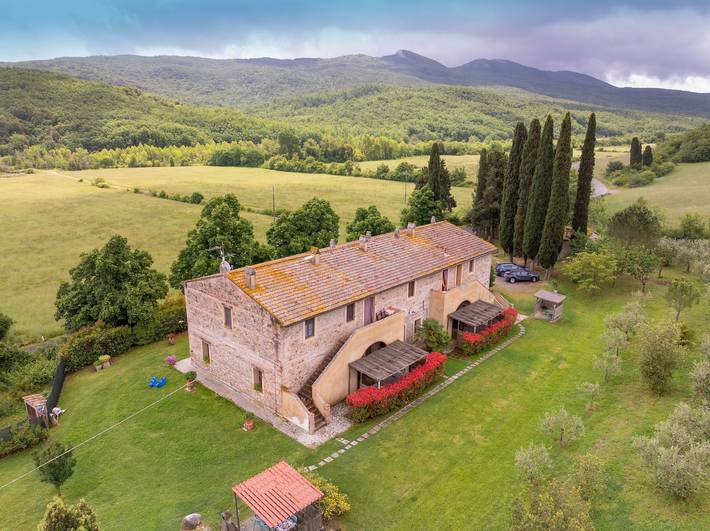 Apartamento entero, Apartamento 'Agriturismo Chianni - Trilocale 1' con piscina, terraza privada y Wi-Fi in Chianni, Costa Etrusca