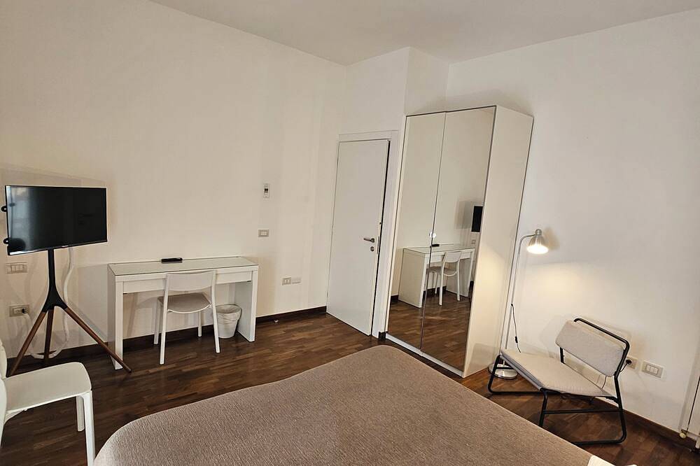 Double or Twin - Private Outdoor Bathroom and Private Parking in Loco in Potenza, Potenza Provinz