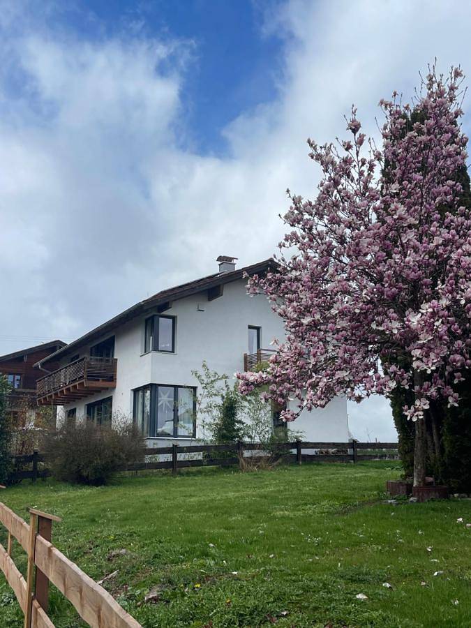 Appartement entier, Architect-Apartments 53qm - 2 Schlafzimmer mit integrierter Küche und Bad, nur 2min von A8 - ruhig und modern in Irschenberg, Région Alpine de Tegernsee et Schliersee