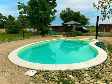 Gîte pour 4 personnes, avec jardin et piscine à Auriébat