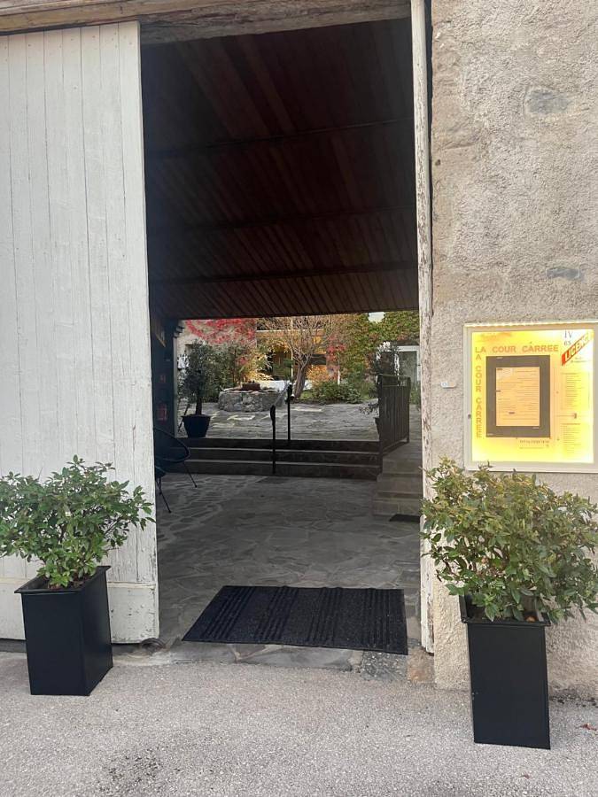 Hôtel pour 2 personnes, avec vue et jardin à Perrier - 2