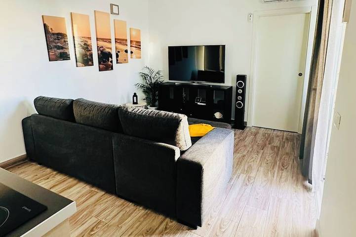 Entire apartment, Bright apartment with terrace, swimming pool and sea in Playa de LA BALLENA (Arona), Arona