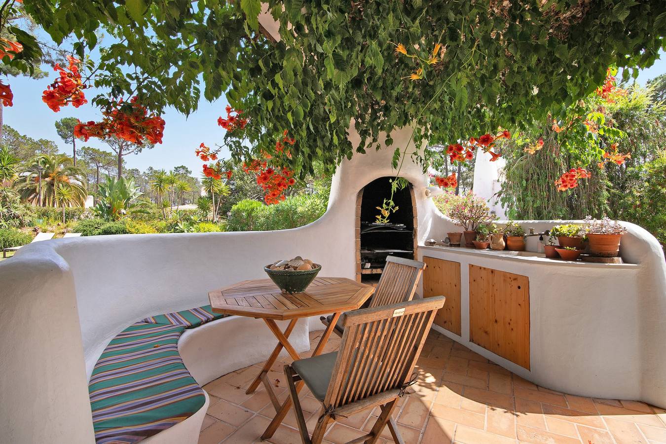 Holiday Home 'Casa Isabella' with Private Pool, Wi-Fi and Air Conditioning in Vilamoura, Quarteira