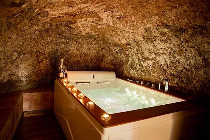 Location de vacances pour 4 personnes, avec Balcon ainsi que Jacuzzi et Vue à Isola del Liri