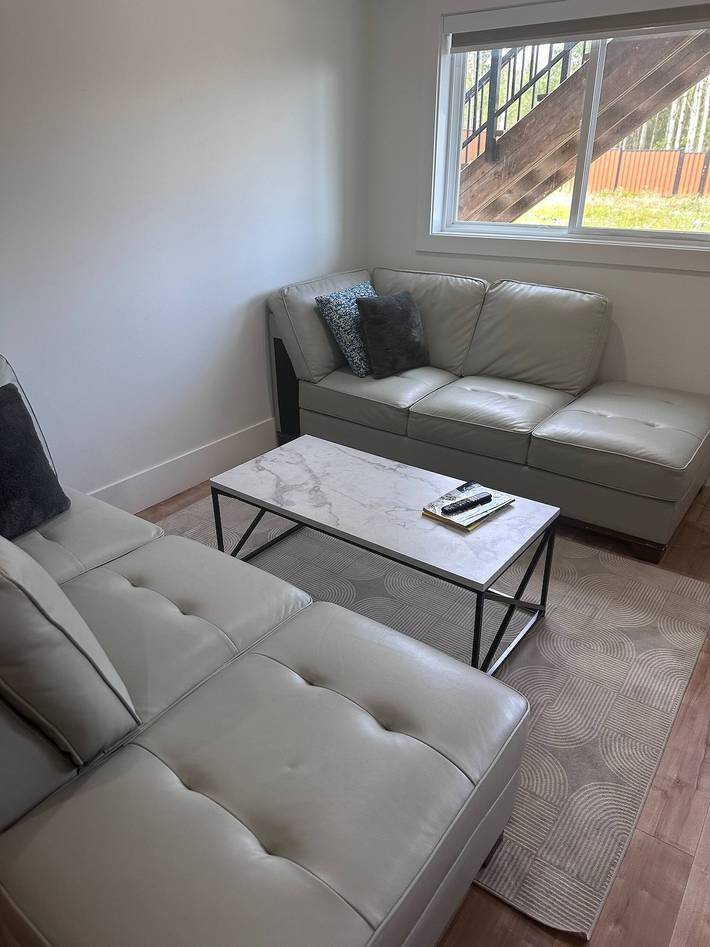 Ganze Wohnung, 2 Schlafzimmer mit Wohnzimmer in Prince George, Fraser-Fort George Regional District