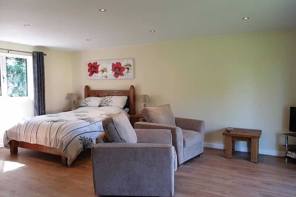 Studio Cottage in Lincolnshire, The Chicken Coop, close to Cleethorpes Beach in Tetney, Lincolnshire