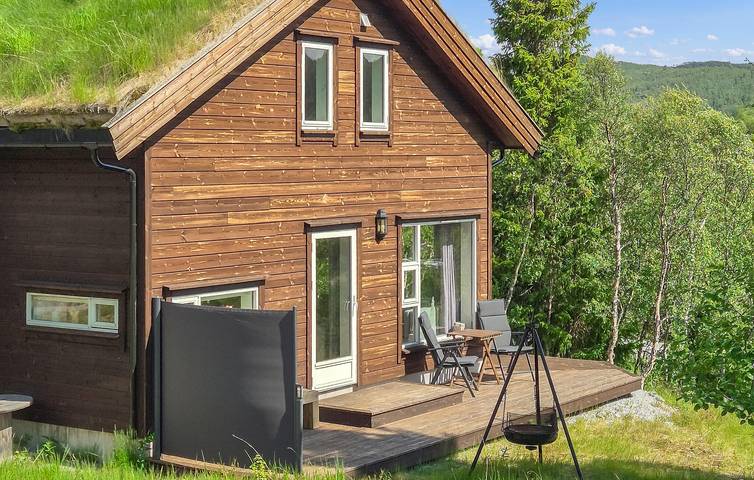 Feriehus for 8 personer, med terrasse og hage i Vinje 