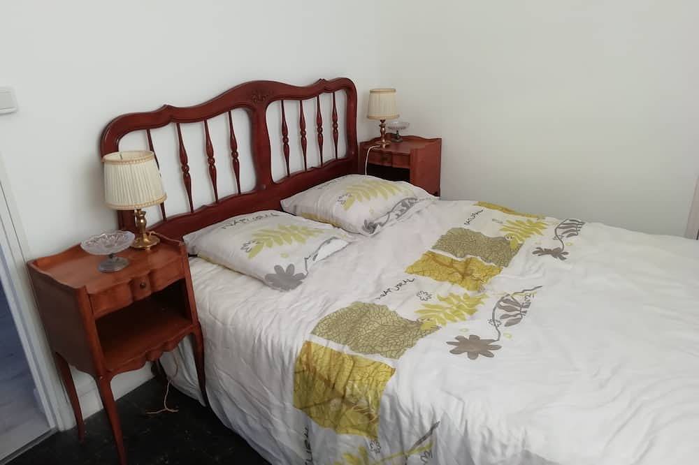 Entire apartment, Apartment on the ground floor over-high (8 steps) in Le Mans, Sarthe