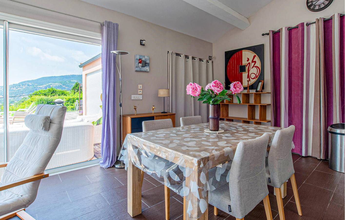 Gezellig Appartement met Zwembad en Terras, Parkeergarage, WiFi in Pégomas in La Roquette-sur-Siagne, Cannes regio
