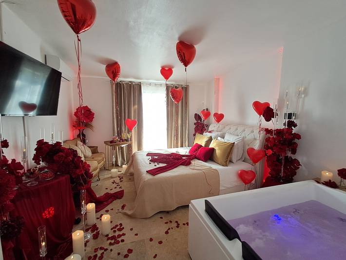 Chambre d’hôte pour 2 personnes, avec Balcon et Jacuzzi ainsi que Jardin et Bassin pour enfant à Cabasse