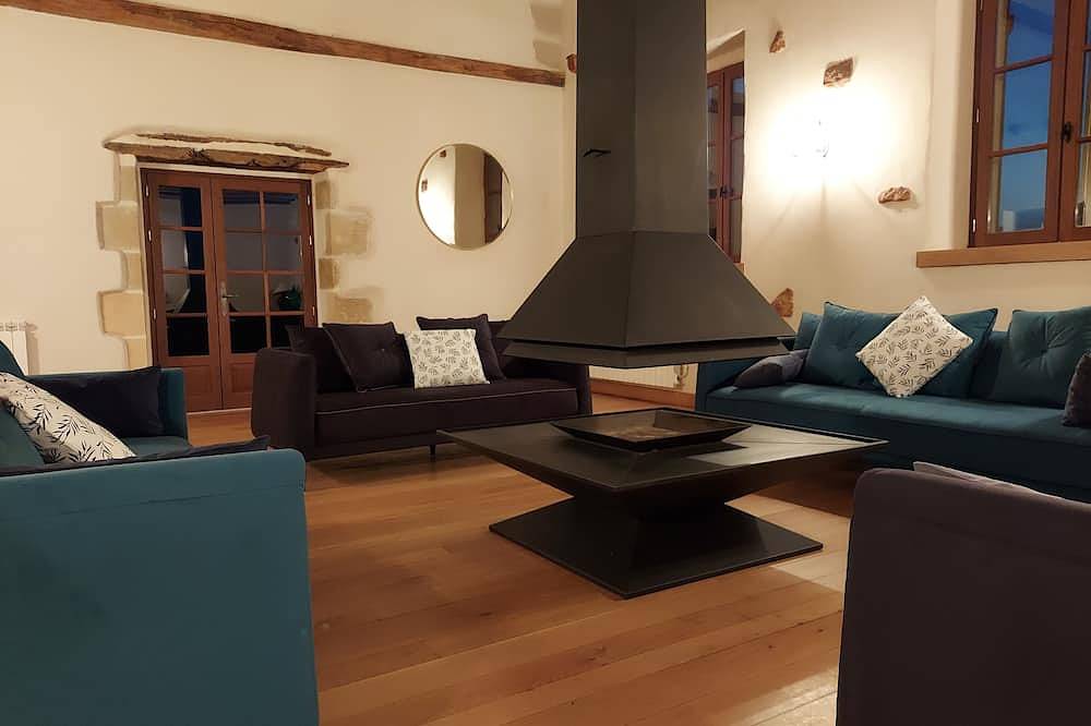 Beautiful Countryside Escape for 10 - 30 Guests- Exclusive Use in Availles-Limouzine, Vienne (France)