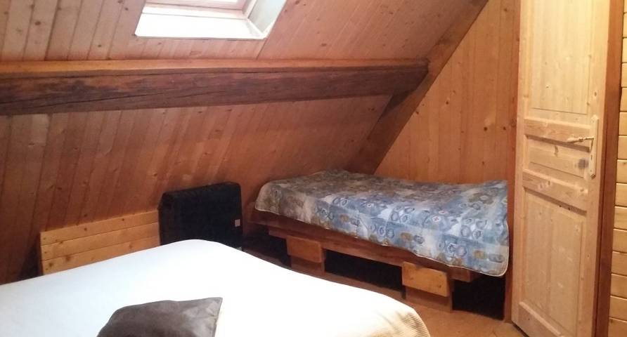 Les jardins de Fraîche Comté Chambres d’hôtes - Chambre côté cour in Roset-Fluans, Doubs