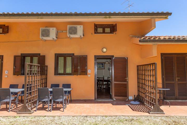 Ferienwohnung für 3 Personen, mit Kinderpool und Garten in Livorno