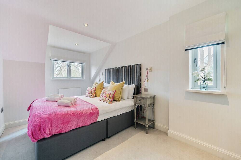 Luxury Countryside Retreat with Pool | Surrey Hills Escape - Pass the Keys in Effingham, Guildford