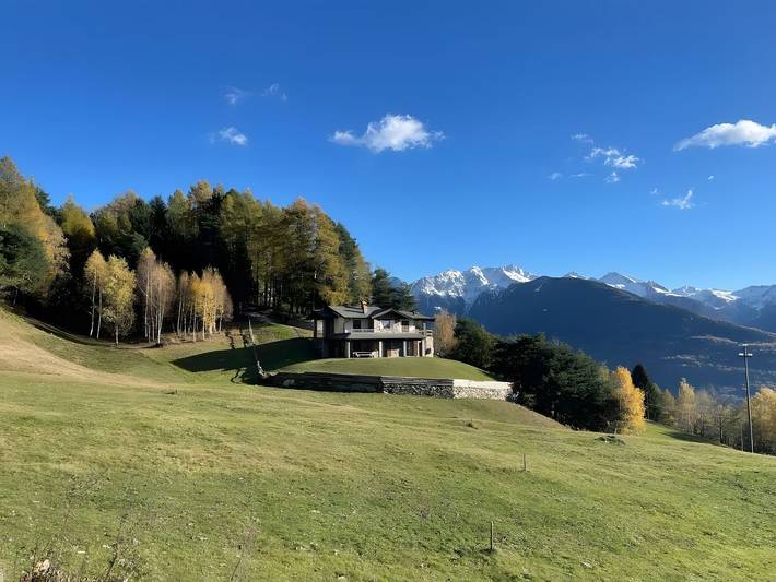 Gîte pour 6 personnes, avec jardin et vue, animaux acceptés à Mello