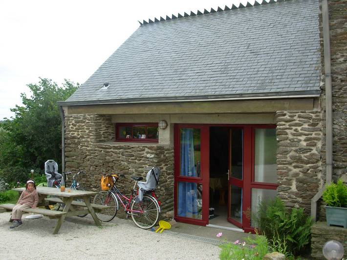 Gîte pour 5 personnes, avec jardin à Plouvorn