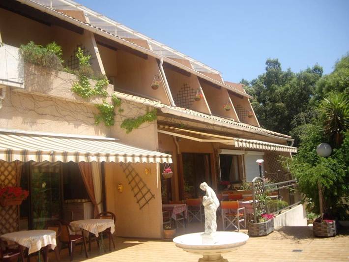 Hôtel pour 2 personnes, avec jardin ainsi que piscine et terrasse dans Cabasson - 2