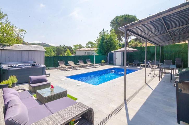 Chalet para 4 personas, con piscina además de jardín y jacuzzi en Provincia de Gerona - 4