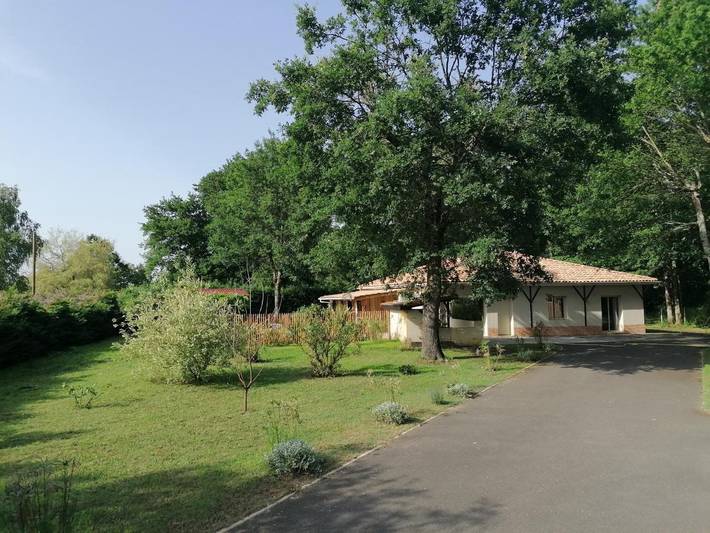 Location de vacances pour 10 personnes, avec piscine et jardin à Sainte-Eulalie-en-Born - 2