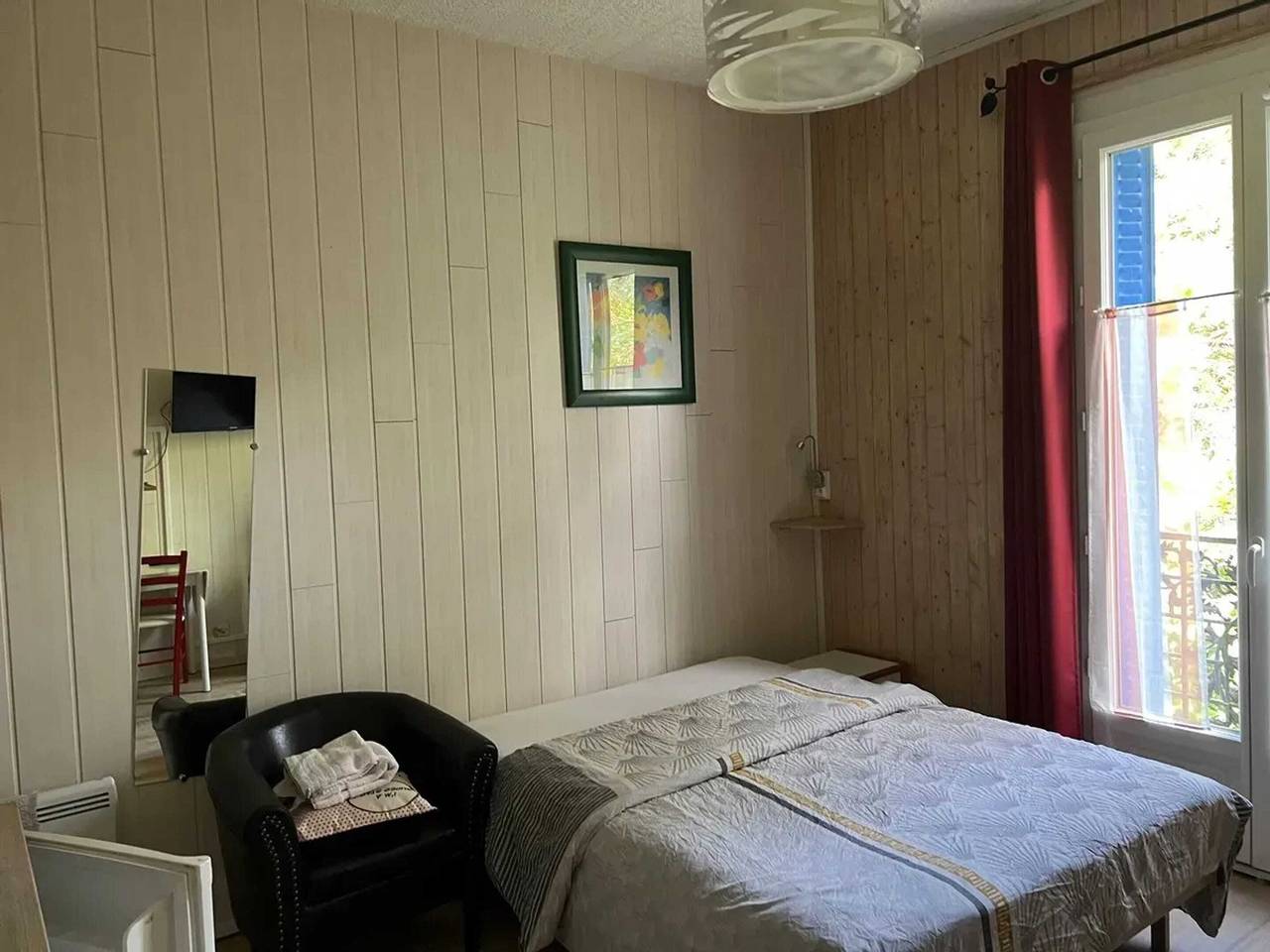 Estudio entero, Estudio moderno en Néris-les-Bains de 17 m² in Néris-les-Bains, Región de Montluçon