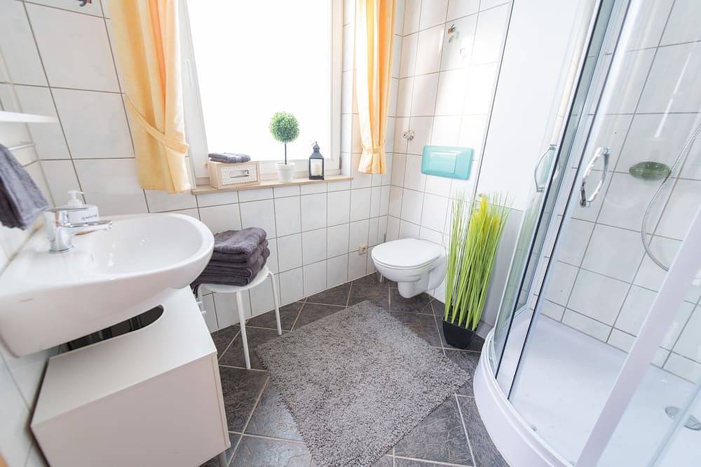 Ferienhaus mit Haustierfreundlichen großem eingezäuntem Garten in Bad Tabarz. in Tabarz, Rennsteig