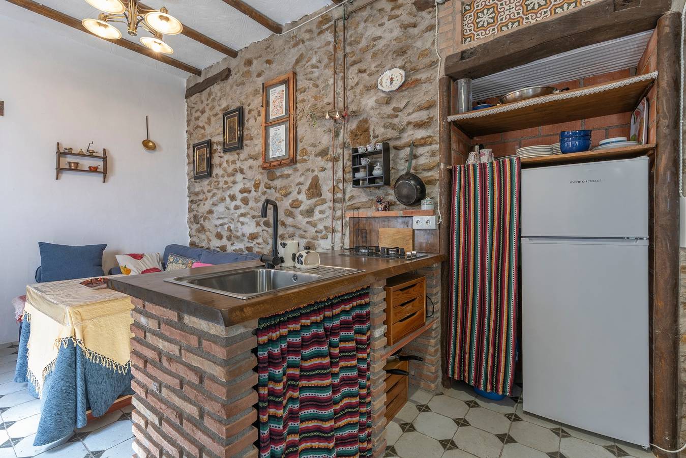 Entire apartment, Apartment 'Los Churros Para 4' with Wi-Fi in Rubite, Costa Tropical