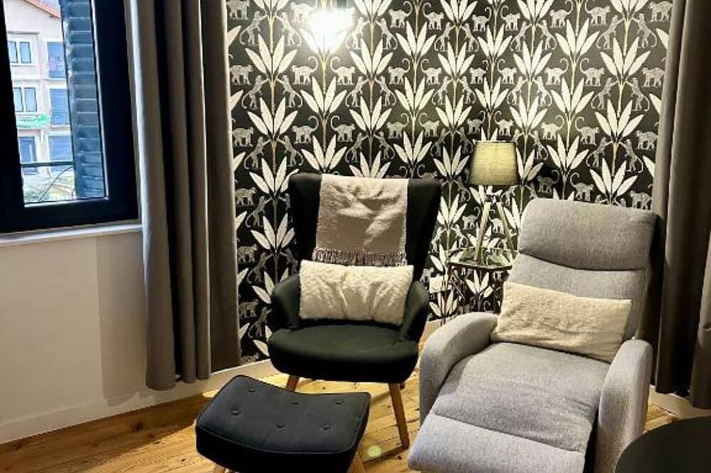 Entire apartment, 2-person air-conditioned 1-bedroom apartment near Aïga Resort Grand Suchet 201 in Châtel-Guyon, Riom region