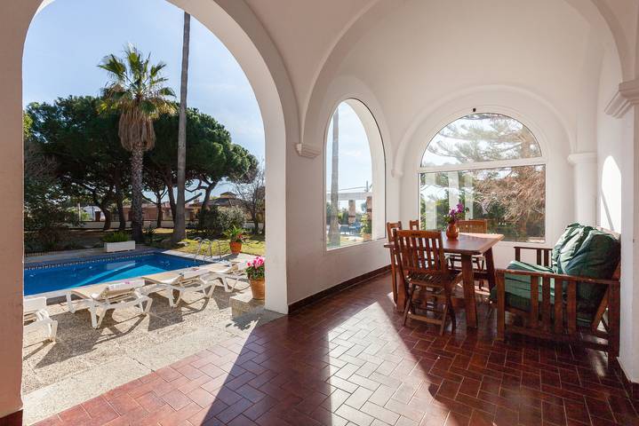 Chalet para 19 personas, con balcón y jardín en Maresme - 4