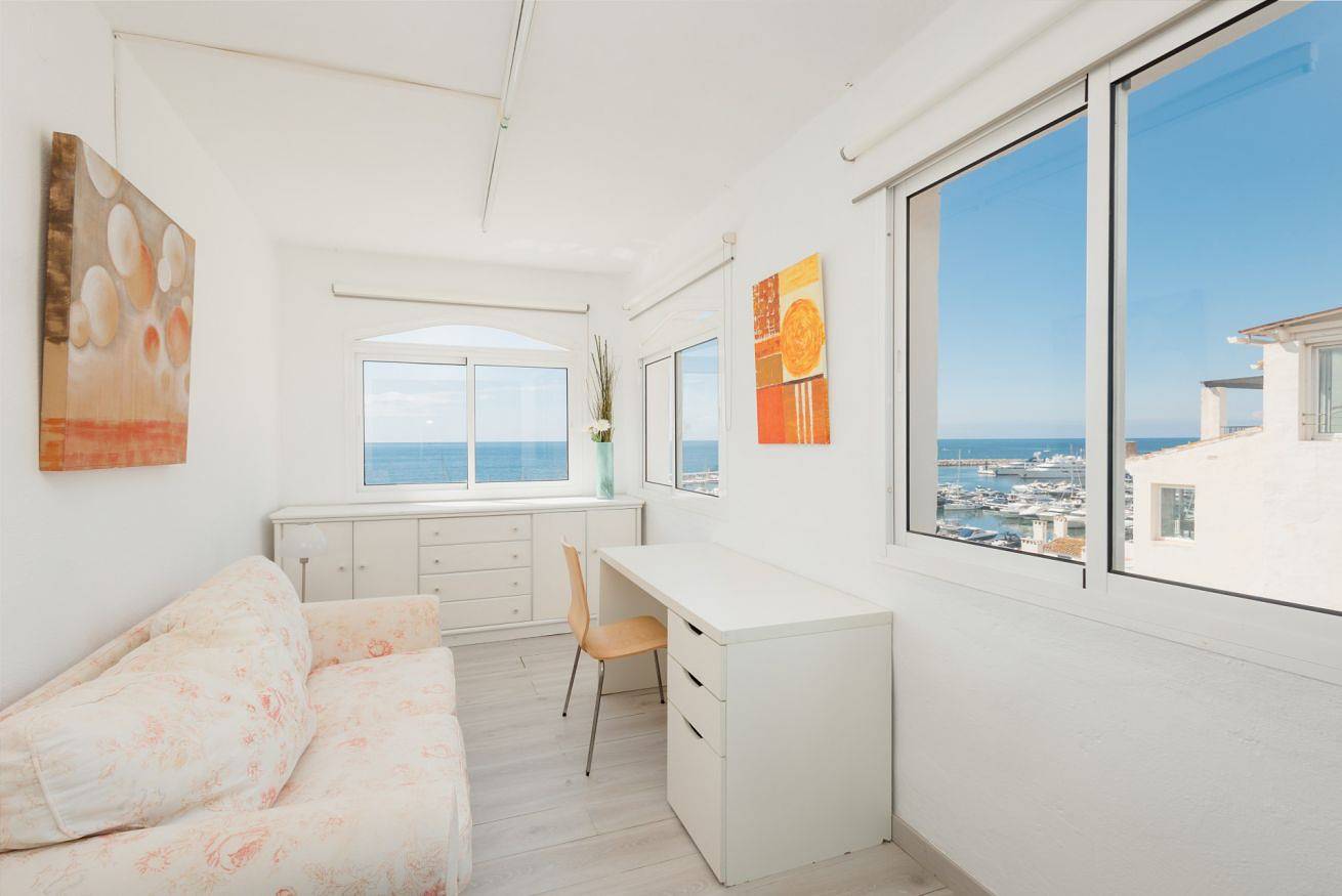 Entire apartment, Penthouse in Puerto Banus with sea and Puerto Deportivo views in Marbella West, Marbella
