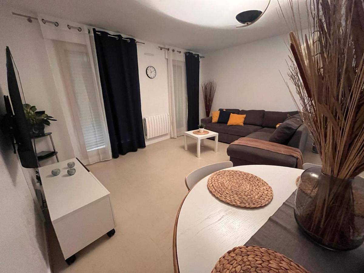 Appartement entier, One-Bedroom Apartment in Chilly-Mazarin, Essonne